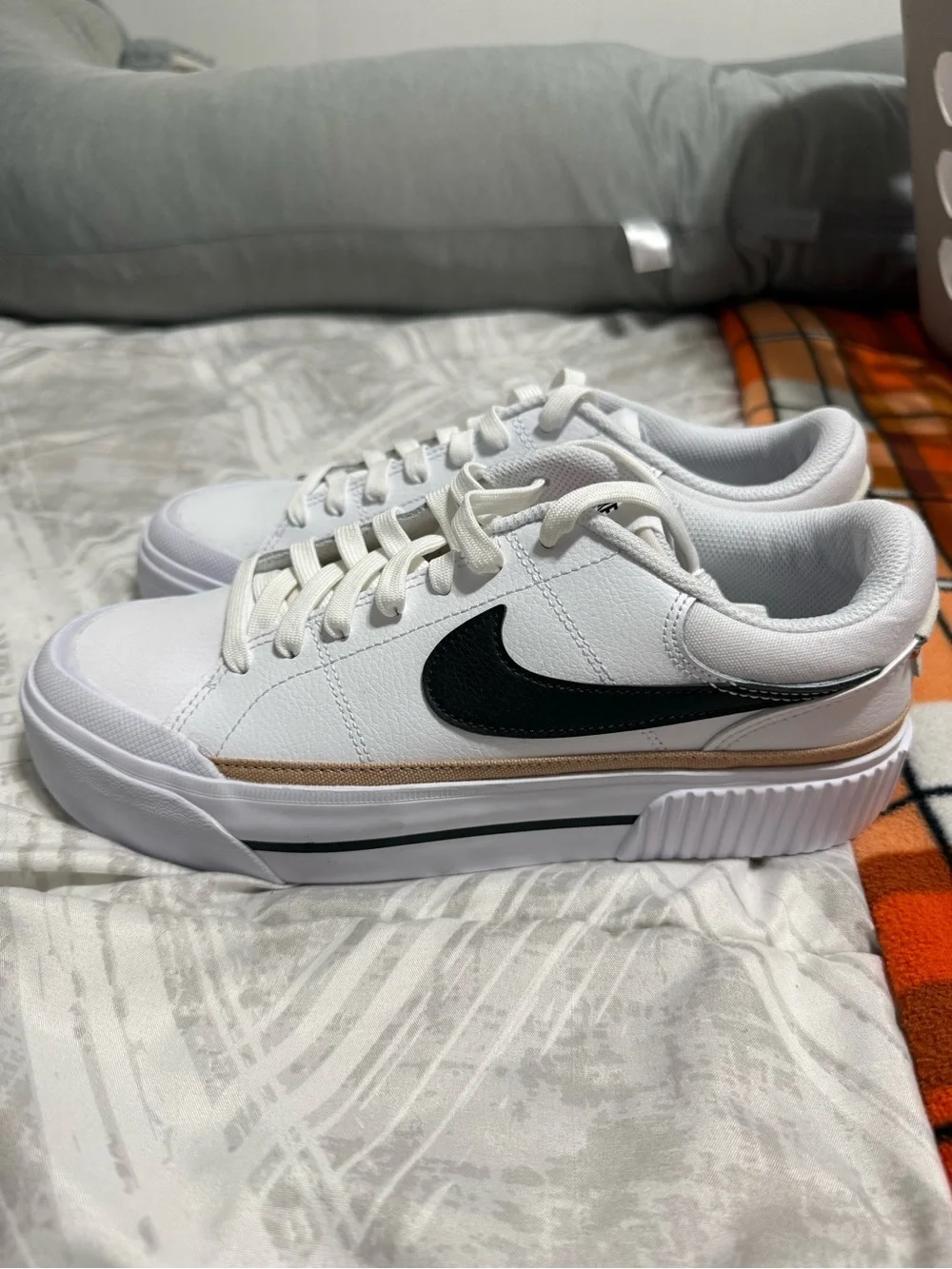 Nike court legacy